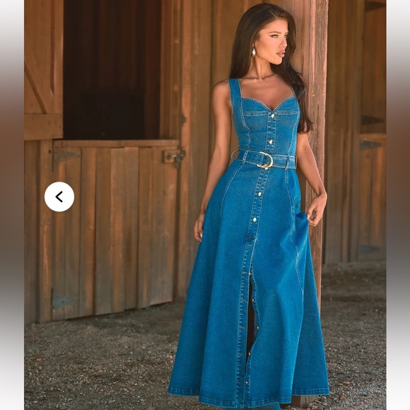 House of Harlow 1960 Dresses & Skirts - Spring 🌺 NWT HOUSE OF HARLOW MIDI DENIM DRESS 6
🚨 My prices are firm no discount